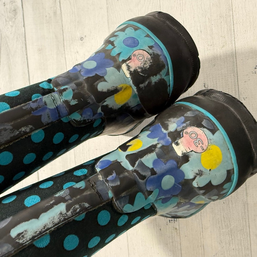 BOGS classic snow boots girls black and blue polka dot floral kids size 13 - Picture 7 of 11